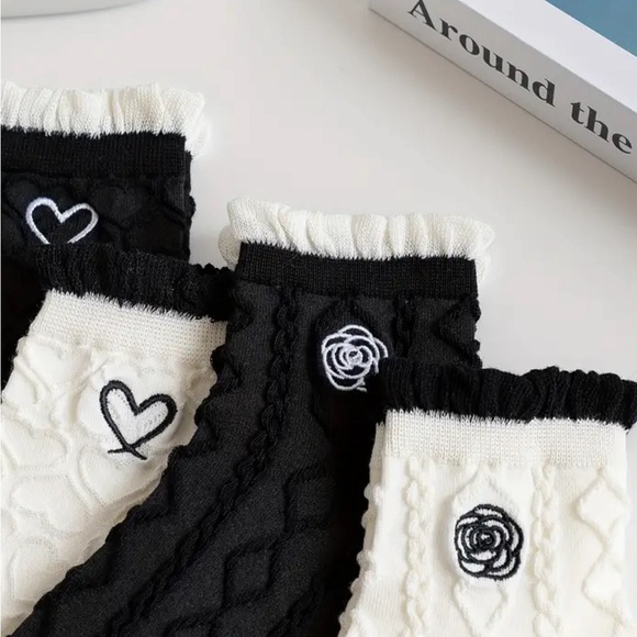 Soft white and black socks inspired chanel - Picture 4 of 6